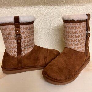 Michael Kors MK Monogram Shearling Winter Boots Brown Size 5 Cozy Designer Warm